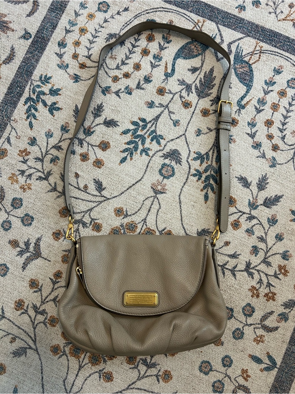 Marc by Marc Jacobs Natasha Tan Beige Gold Crossbody Purse Handbag